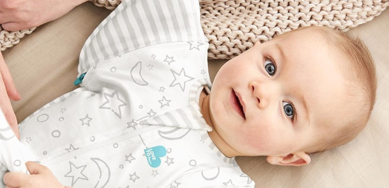 ¿Por qué se recomienda envolver a los bebés recién nacidos?